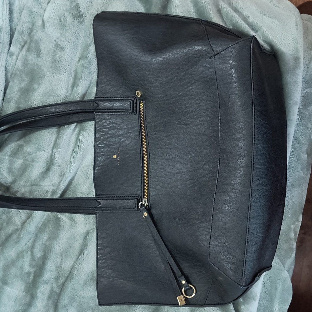 TRAVANTI SHOULDER TOTE BAG • no pouch
